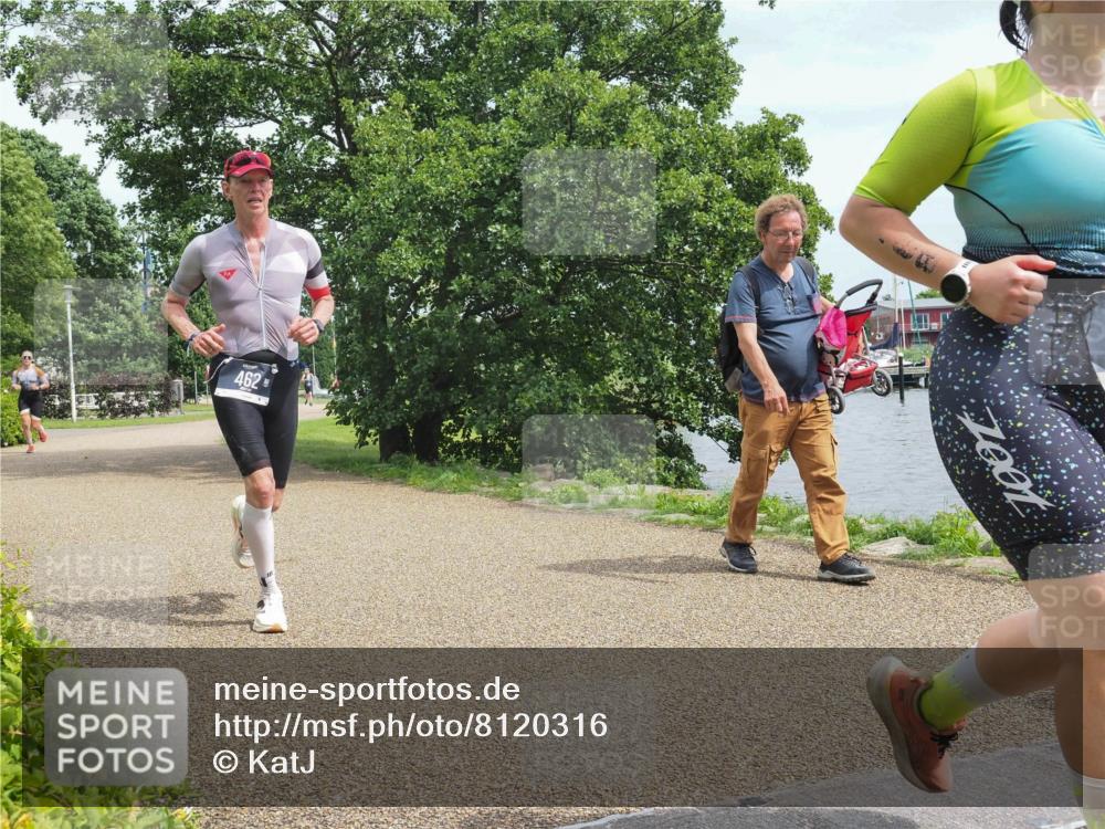 22.06.2025 - Viking Triathlon KatJ http://msf.ph/oto/8120316 22.06.2025 15:14:53 Laufen 462, 468 meine-sportfotos.de
