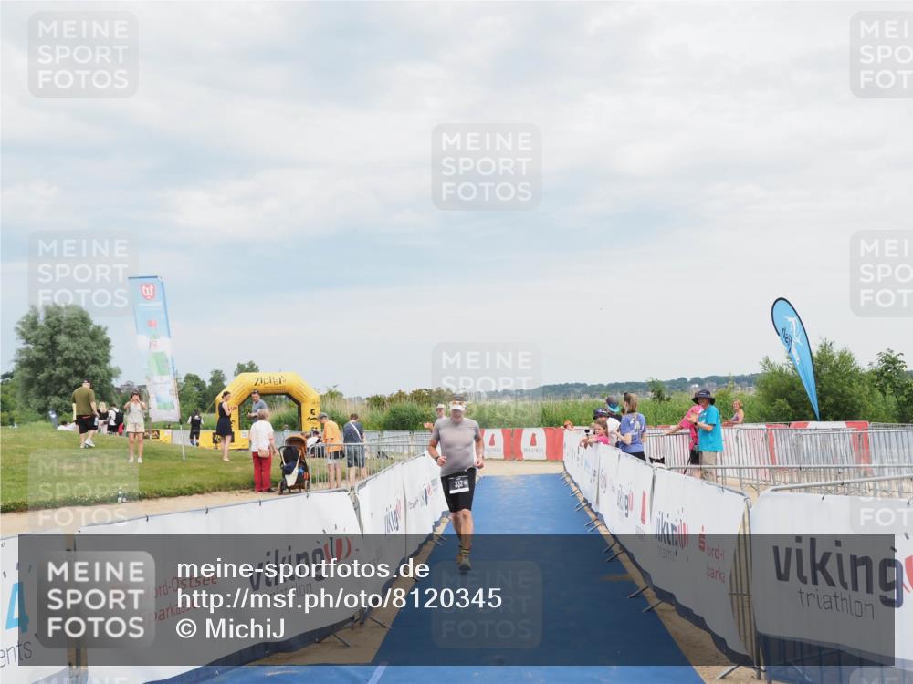 22.06.2025 - Viking Triathlon MichiJ http://msf.ph/oto/8120345 22.06.2025 17:03:29 Ziel 333 meine-sportfotos.de