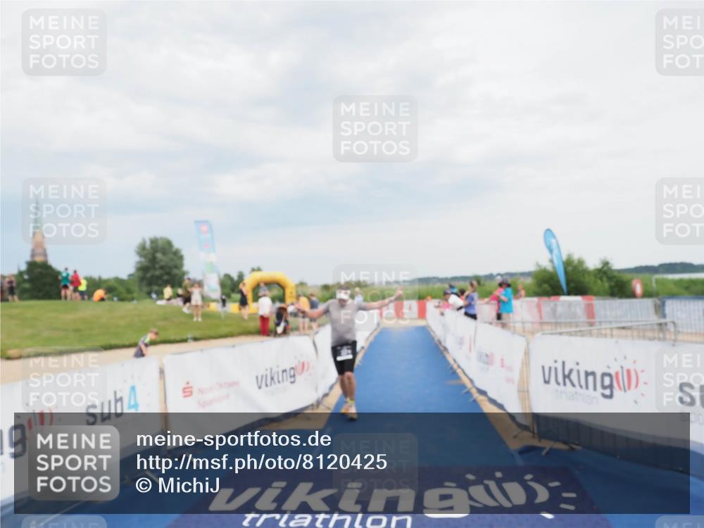 22.06.2025 - Viking Triathlon MichiJ http://msf.ph/oto/8120425 22.06.2025 17:03:31 Ziel 333 meine-sportfotos.de
