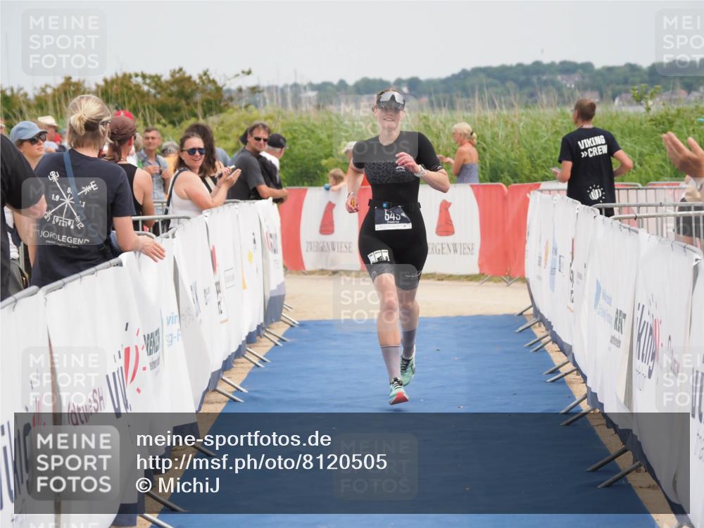 22.06.2025 - Viking Triathlon MichiJ http://msf.ph/oto/8120505 22.06.2025 15:12:02 Ziel 549 meine-sportfotos.de