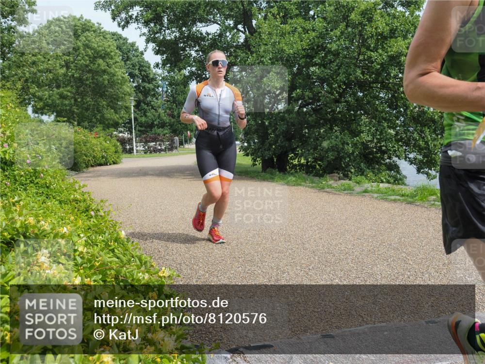 22.06.2025 - Viking Triathlon KatJ http://msf.ph/oto/8120576 22.06.2025 15:14:59 Laufen 43, 636 meine-sportfotos.de