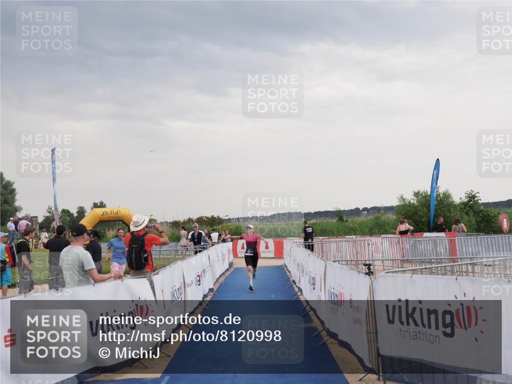 22.06.2025 - Viking Triathlon MichiJ http://msf.ph/oto/8120998 22.06.2025 16:35:29 Ziel 472 meine-sportfotos.de