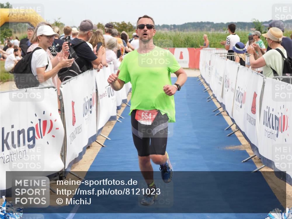 22.06.2025 - Viking Triathlon MichiJ http://msf.ph/oto/8121023 22.06.2025 14:59:28 Ziel 654 meine-sportfotos.de