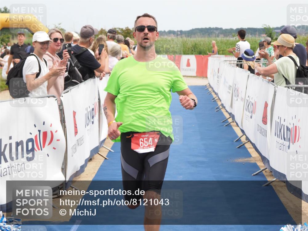 22.06.2025 - Viking Triathlon MichiJ http://msf.ph/oto/8121043 22.06.2025 14:59:28 Ziel 654 meine-sportfotos.de