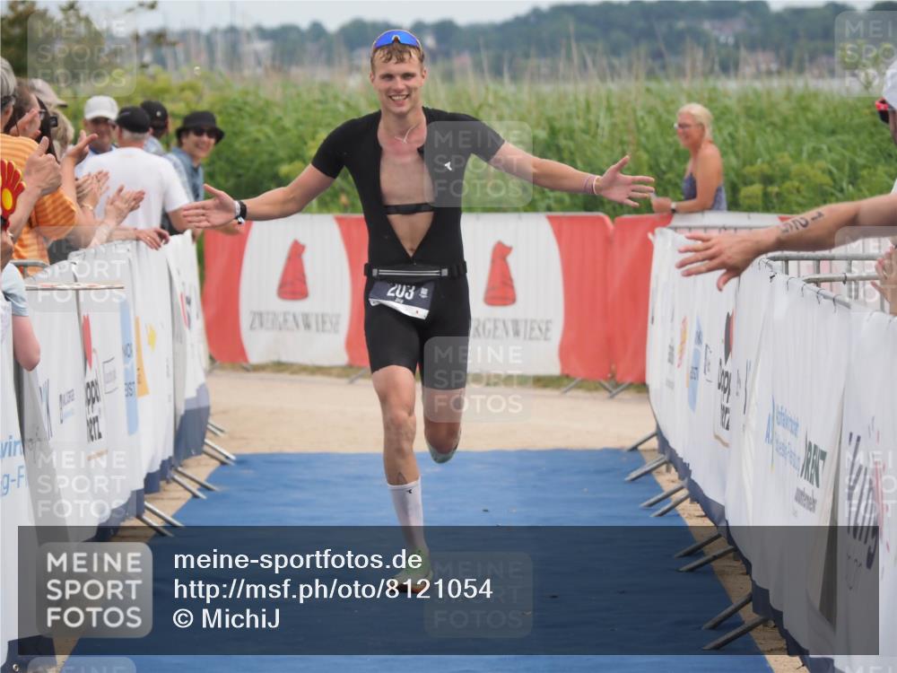 22.06.2025 - Viking Triathlon MichiJ http://msf.ph/oto/8121054 22.06.2025 14:59:44 Ziel 203 meine-sportfotos.de