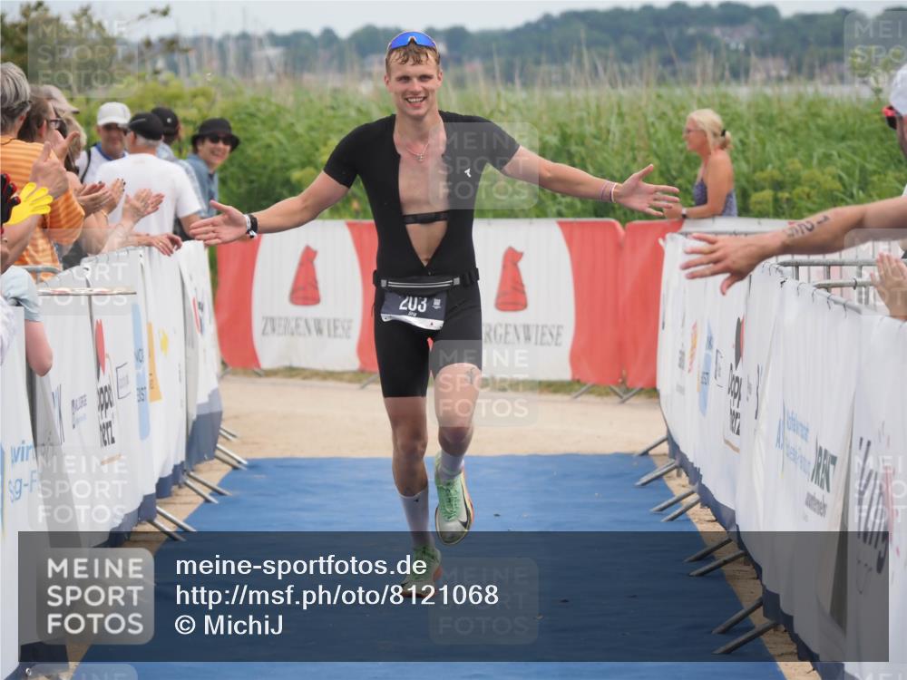 22.06.2025 - Viking Triathlon MichiJ http://msf.ph/oto/8121068 22.06.2025 14:59:44 Ziel 203 meine-sportfotos.de