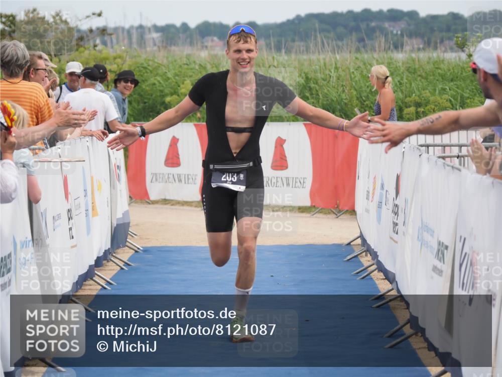 22.06.2025 - Viking Triathlon MichiJ http://msf.ph/oto/8121087 22.06.2025 14:59:44 Ziel 203 meine-sportfotos.de