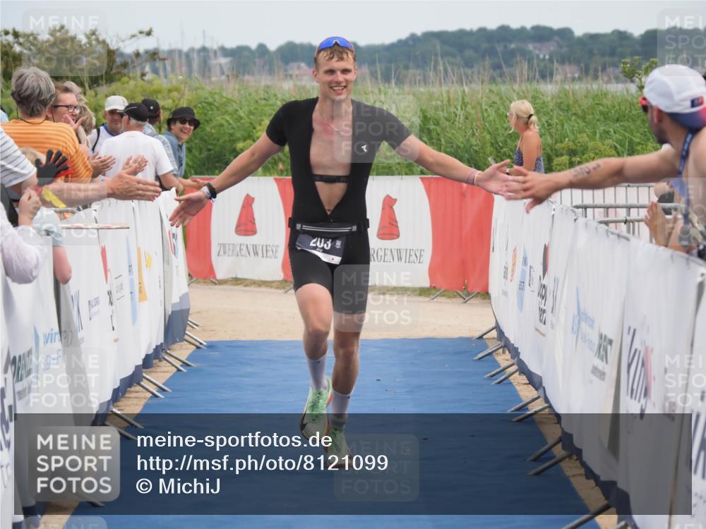22.06.2025 - Viking Triathlon MichiJ http://msf.ph/oto/8121099 22.06.2025 14:59:44 Ziel 203 meine-sportfotos.de
