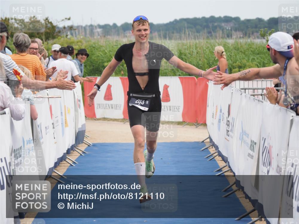 22.06.2025 - Viking Triathlon MichiJ http://msf.ph/oto/8121110 22.06.2025 14:59:44 Ziel 203 meine-sportfotos.de
