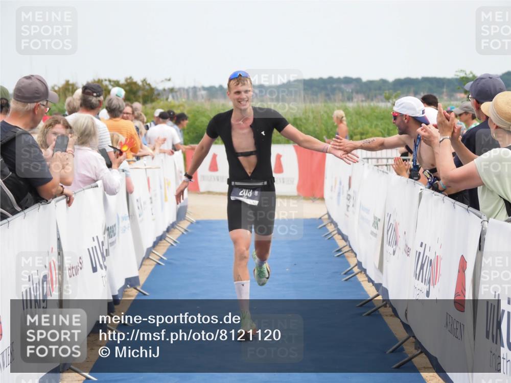 22.06.2025 - Viking Triathlon MichiJ http://msf.ph/oto/8121120 22.06.2025 14:59:45 Ziel 203 meine-sportfotos.de