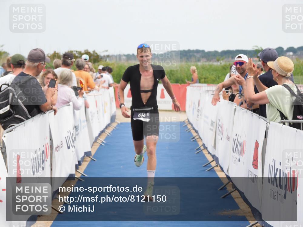 22.06.2025 - Viking Triathlon MichiJ http://msf.ph/oto/8121150 22.06.2025 14:59:45 Ziel 203 meine-sportfotos.de