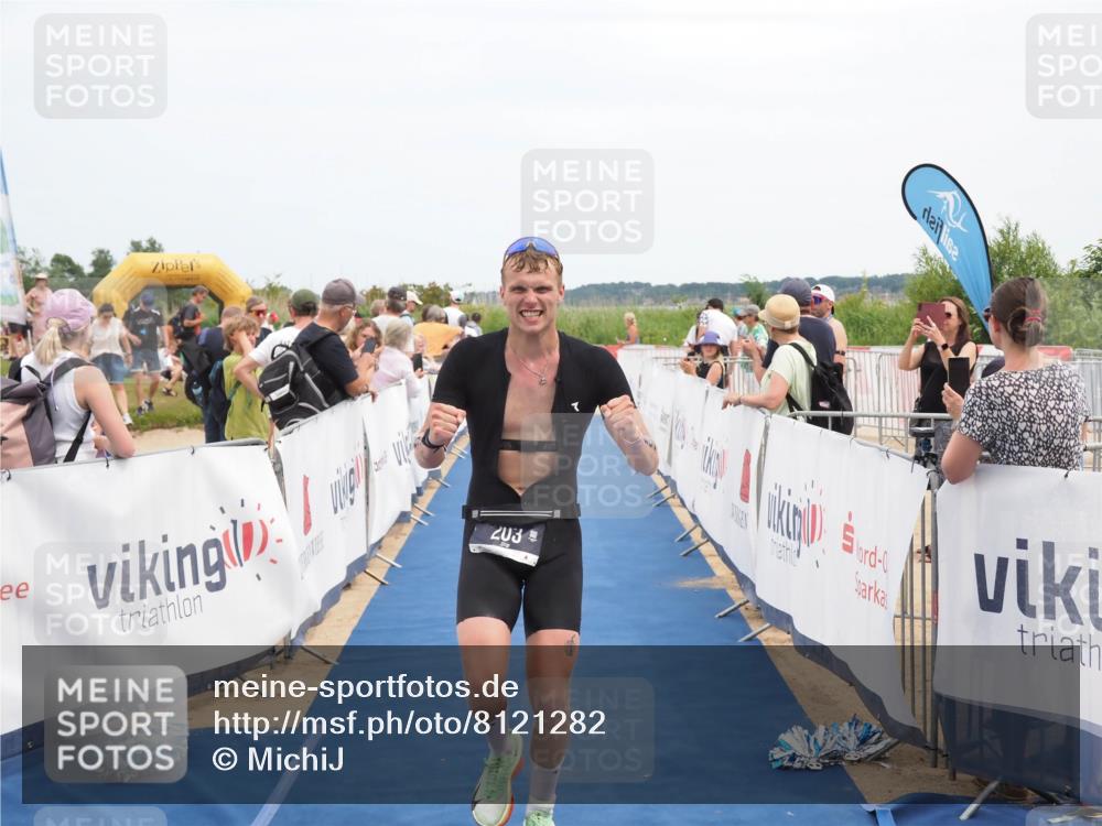 22.06.2025 - Viking Triathlon MichiJ http://msf.ph/oto/8121282 22.06.2025 14:59:47 Ziel 203 meine-sportfotos.de