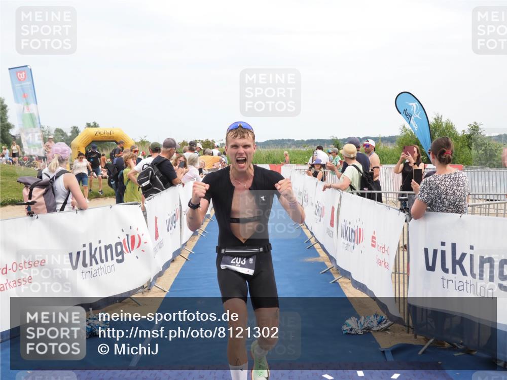22.06.2025 - Viking Triathlon MichiJ http://msf.ph/oto/8121302 22.06.2025 14:59:47 Ziel 203 meine-sportfotos.de