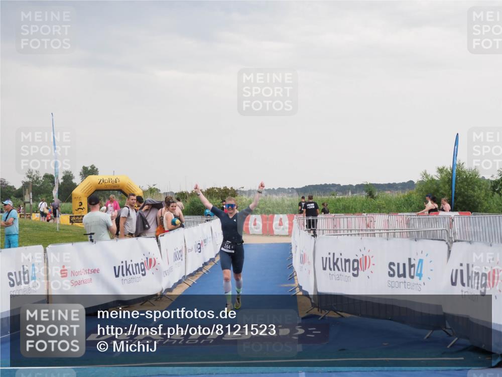22.06.2025 - Viking Triathlon MichiJ http://msf.ph/oto/8121523 22.06.2025 16:36:22 Ziel 244 meine-sportfotos.de