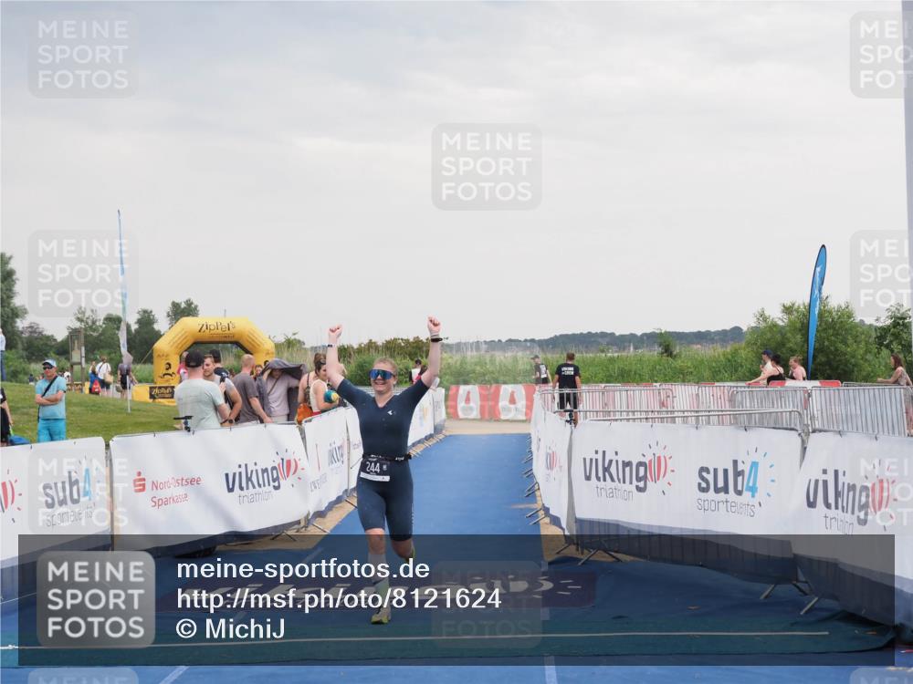 22.06.2025 - Viking Triathlon MichiJ http://msf.ph/oto/8121624 22.06.2025 16:36:23 Ziel 244 meine-sportfotos.de
