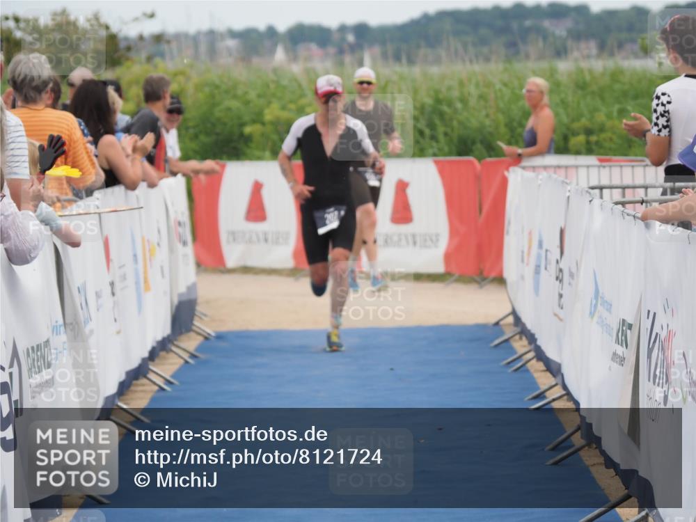 22.06.2025 - Viking Triathlon MichiJ http://msf.ph/oto/8121724 22.06.2025 15:00:18 Ziel 207 meine-sportfotos.de