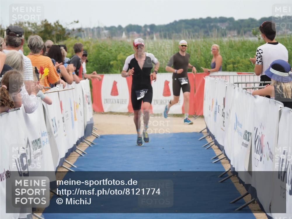22.06.2025 - Viking Triathlon MichiJ http://msf.ph/oto/8121774 22.06.2025 15:00:18 Ziel 207 meine-sportfotos.de