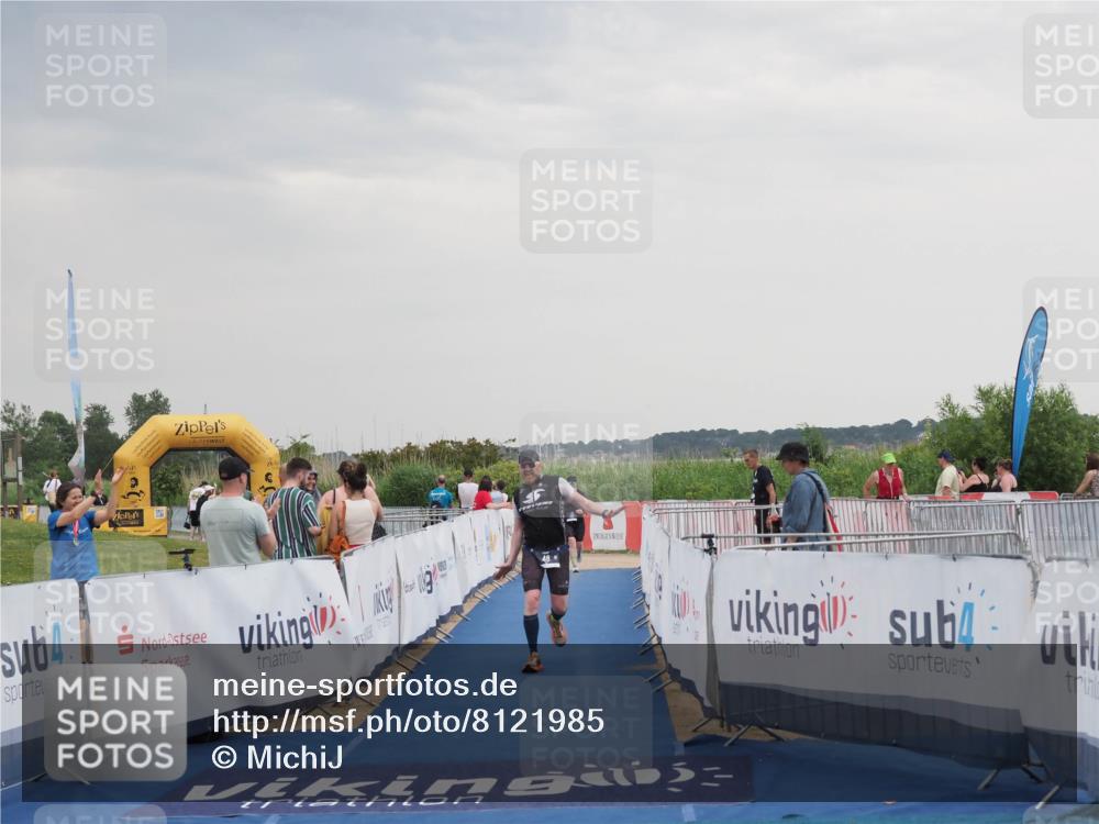 22.06.2025 - Viking Triathlon MichiJ http://msf.ph/oto/8121985 22.06.2025 16:36:46 Ziel 48, 240 meine-sportfotos.de