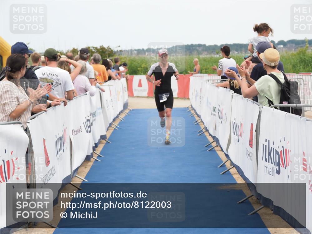 22.06.2025 - Viking Triathlon MichiJ http://msf.ph/oto/8122003 22.06.2025 15:00:21 Ziel 207 meine-sportfotos.de