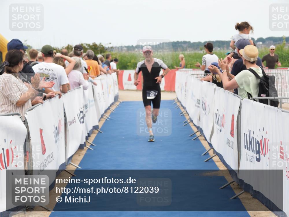 22.06.2025 - Viking Triathlon MichiJ http://msf.ph/oto/8122039 22.06.2025 15:00:21 Ziel 207 meine-sportfotos.de