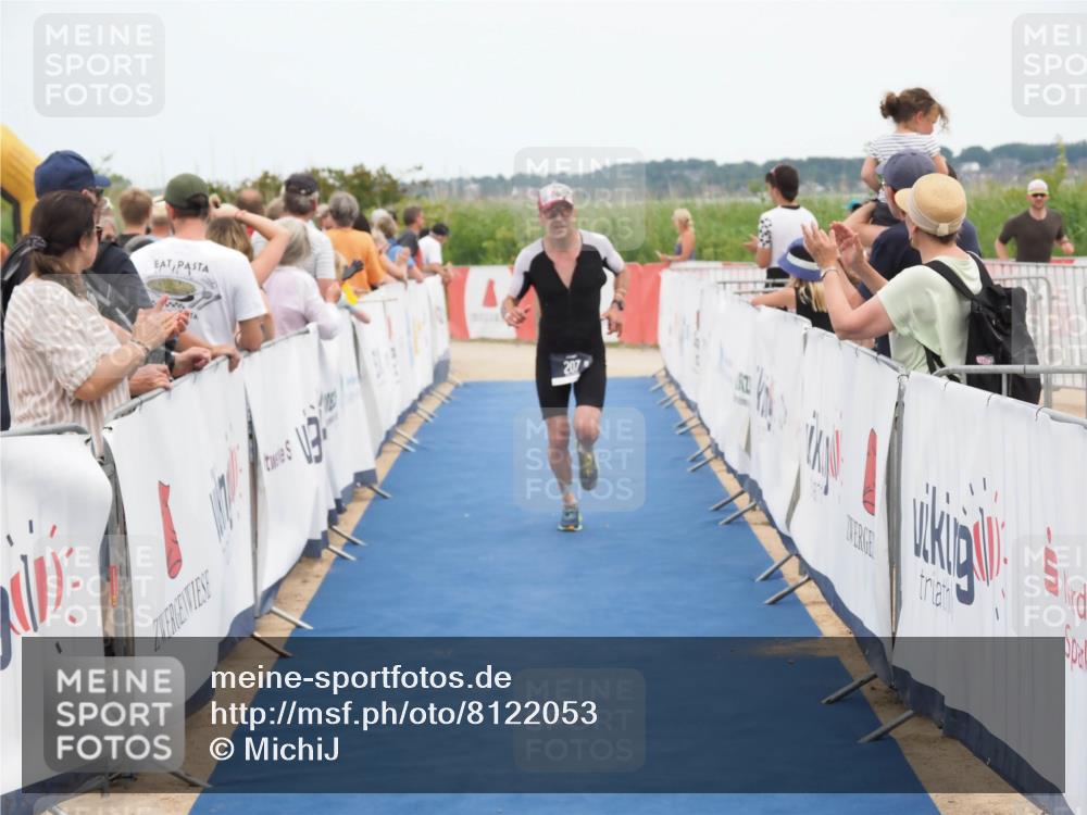 22.06.2025 - Viking Triathlon MichiJ http://msf.ph/oto/8122053 22.06.2025 15:00:21 Ziel 207 meine-sportfotos.de