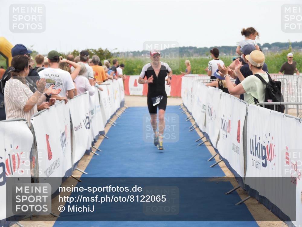 22.06.2025 - Viking Triathlon MichiJ http://msf.ph/oto/8122065 22.06.2025 15:00:21 Ziel 207 meine-sportfotos.de