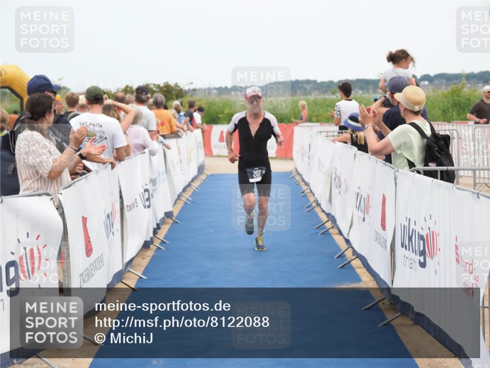 22.06.2025 - Viking Triathlon MichiJ http://msf.ph/oto/8122088 22.06.2025 15:00:21 Ziel 207 meine-sportfotos.de