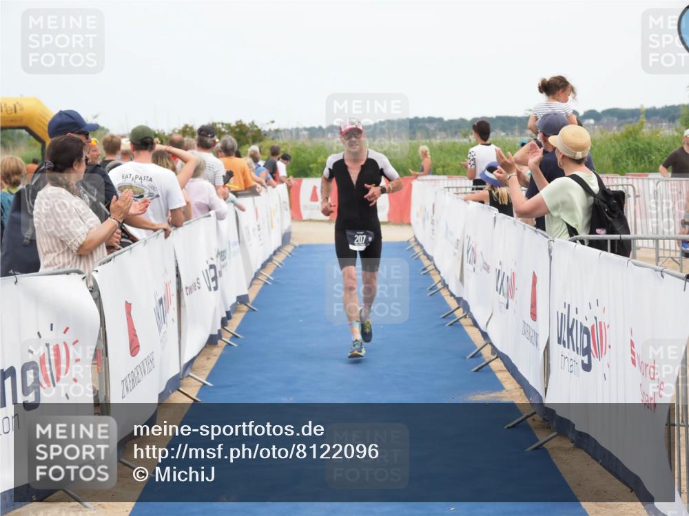 22.06.2025 - Viking Triathlon MichiJ http://msf.ph/oto/8122096 22.06.2025 15:00:22 Ziel 207 meine-sportfotos.de