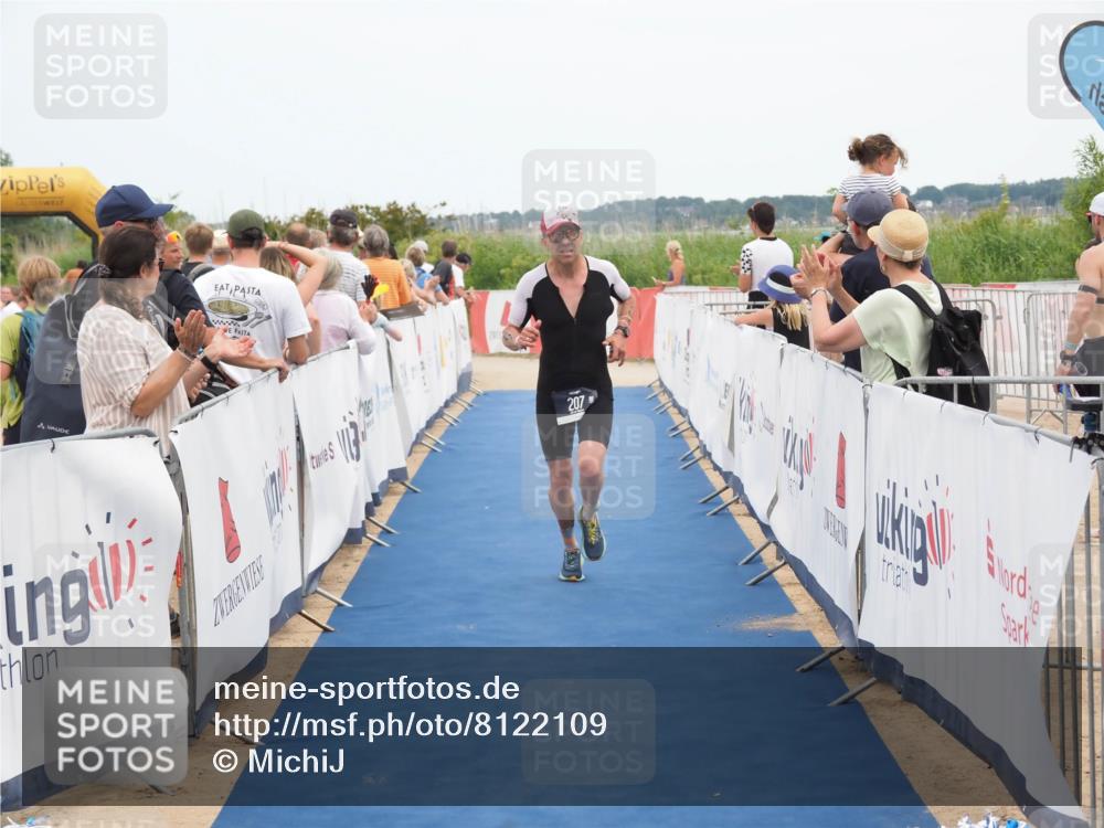 22.06.2025 - Viking Triathlon MichiJ http://msf.ph/oto/8122109 22.06.2025 15:00:22 Ziel 207 meine-sportfotos.de