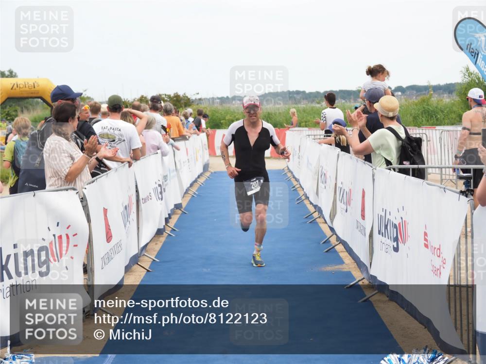 22.06.2025 - Viking Triathlon MichiJ http://msf.ph/oto/8122123 22.06.2025 15:00:22 Ziel 207 meine-sportfotos.de