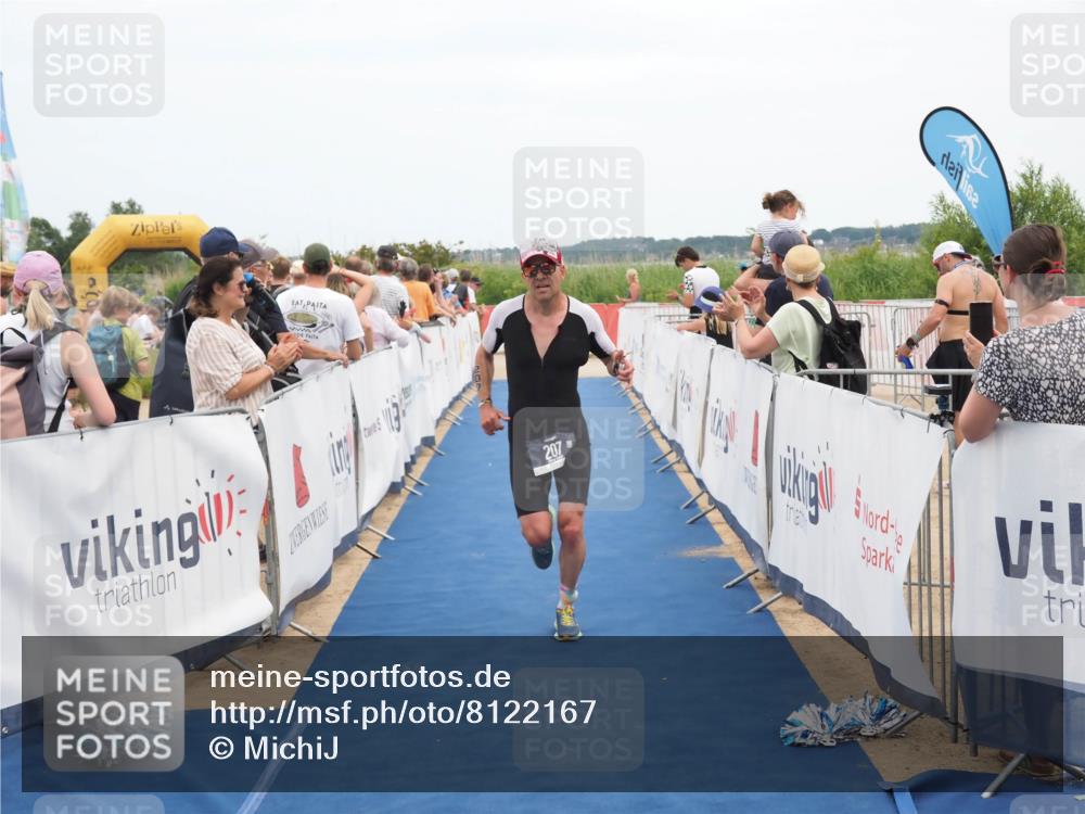 22.06.2025 - Viking Triathlon MichiJ http://msf.ph/oto/8122167 22.06.2025 15:00:23 Ziel 207 meine-sportfotos.de