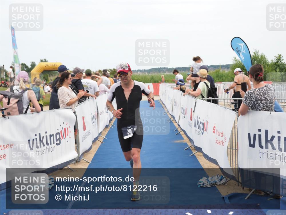 22.06.2025 - Viking Triathlon MichiJ http://msf.ph/oto/8122216 22.06.2025 15:00:23 Ziel 207 meine-sportfotos.de