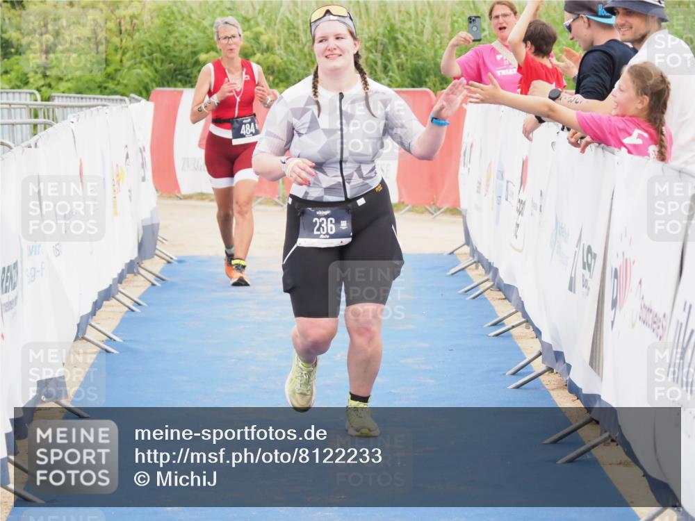 22.06.2025 - Viking Triathlon MichiJ http://msf.ph/oto/8122233 22.06.2025 17:07:18 Ziel 236 meine-sportfotos.de