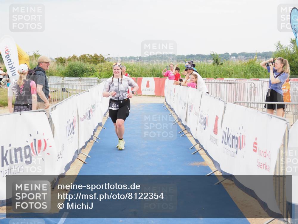 22.06.2025 - Viking Triathlon MichiJ http://msf.ph/oto/8122354 22.06.2025 17:07:19 Ziel 236, 484 meine-sportfotos.de