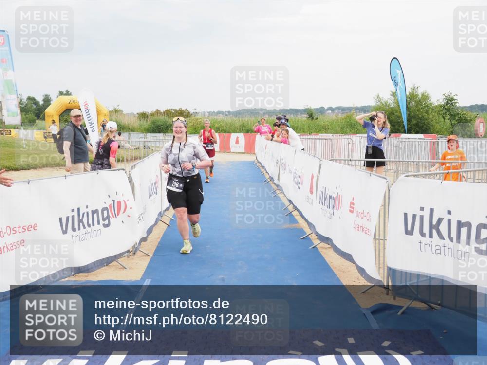 22.06.2025 - Viking Triathlon MichiJ http://msf.ph/oto/8122490 22.06.2025 17:07:21 Ziel 236, 484 meine-sportfotos.de