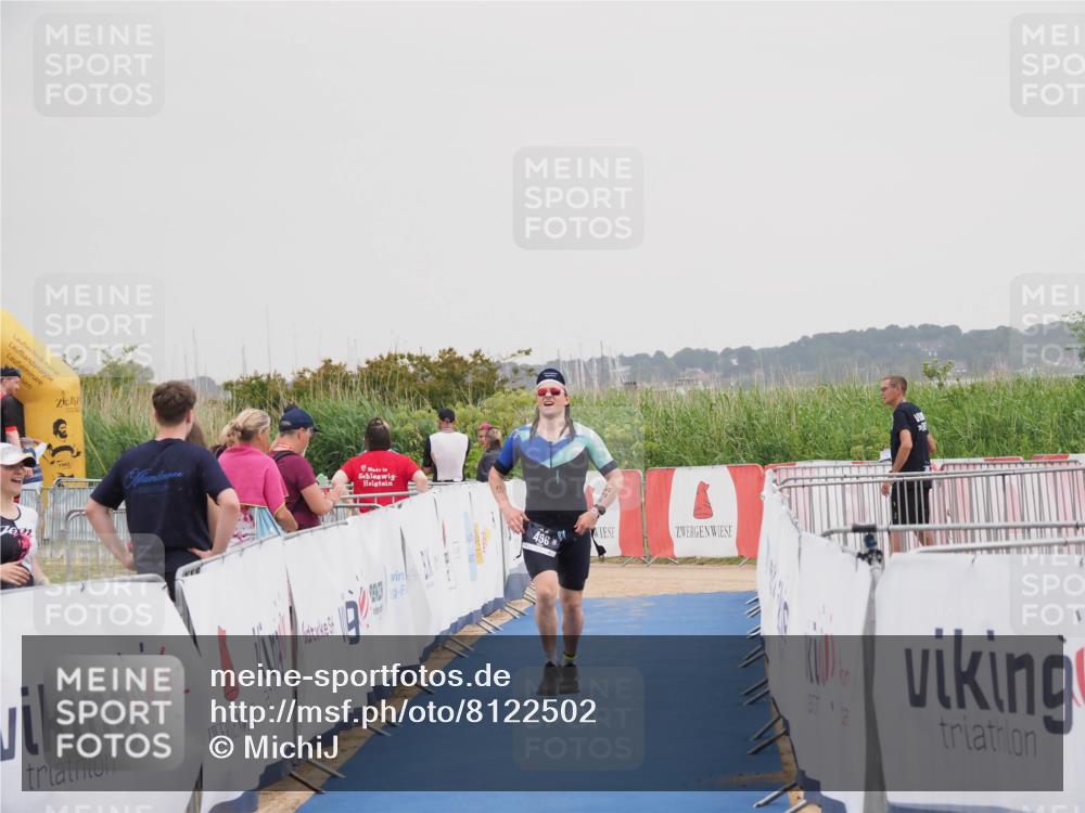 22.06.2025 - Viking Triathlon MichiJ http://msf.ph/oto/8122502 22.06.2025 16:38:25 Ziel 496 meine-sportfotos.de