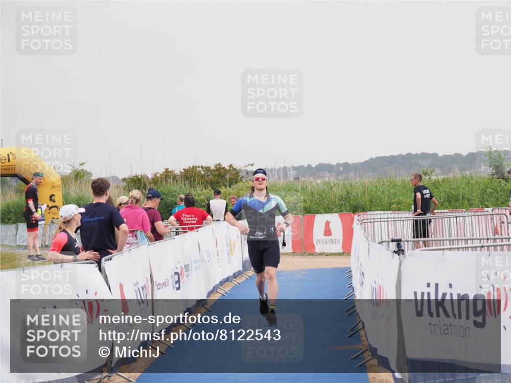 22.06.2025 - Viking Triathlon MichiJ http://msf.ph/oto/8122543 22.06.2025 16:38:26 Ziel 496 meine-sportfotos.de