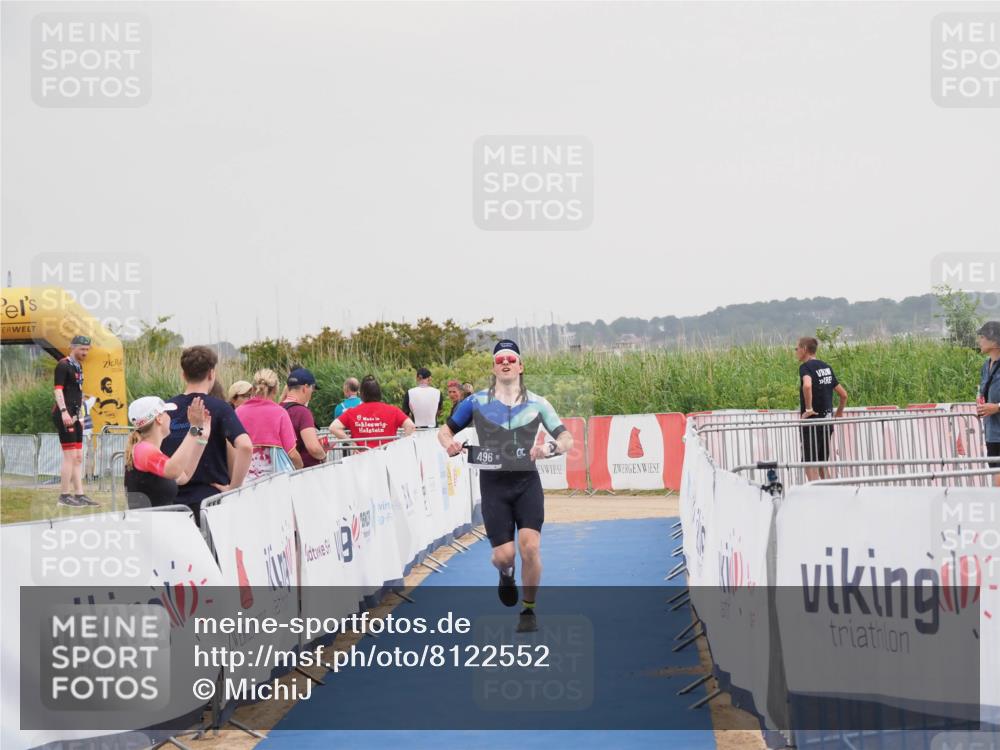 22.06.2025 - Viking Triathlon MichiJ http://msf.ph/oto/8122552 22.06.2025 16:38:26 Ziel 496 meine-sportfotos.de