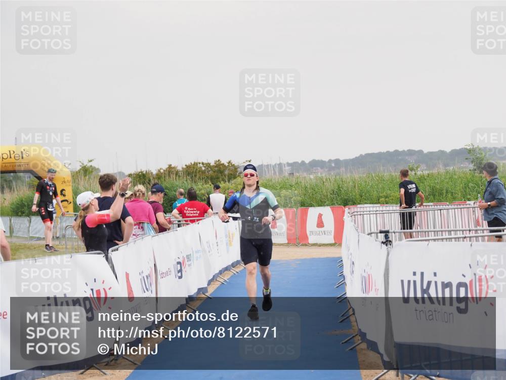 22.06.2025 - Viking Triathlon MichiJ http://msf.ph/oto/8122571 22.06.2025 16:38:26 Ziel 496 meine-sportfotos.de