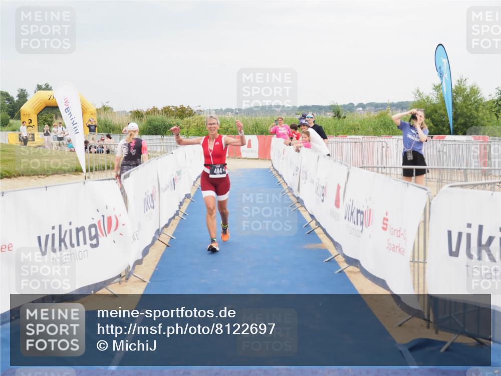 22.06.2025 - Viking Triathlon MichiJ http://msf.ph/oto/8122697 22.06.2025 17:07:23 Ziel 236, 484 meine-sportfotos.de