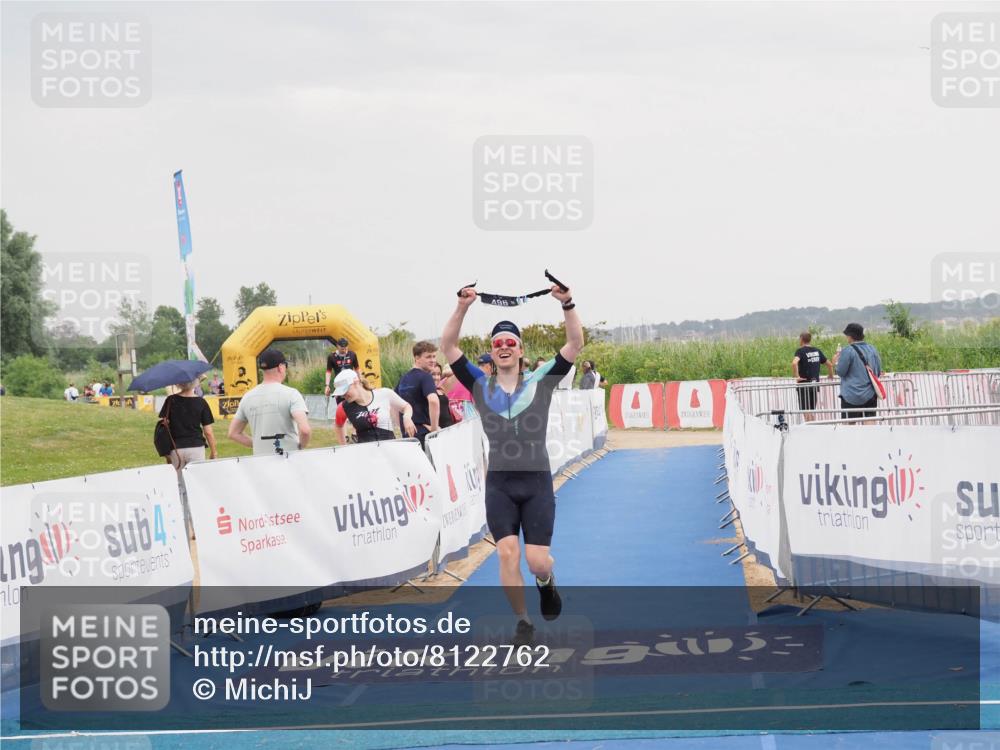 22.06.2025 - Viking Triathlon MichiJ http://msf.ph/oto/8122762 22.06.2025 16:38:28 Ziel 496 meine-sportfotos.de