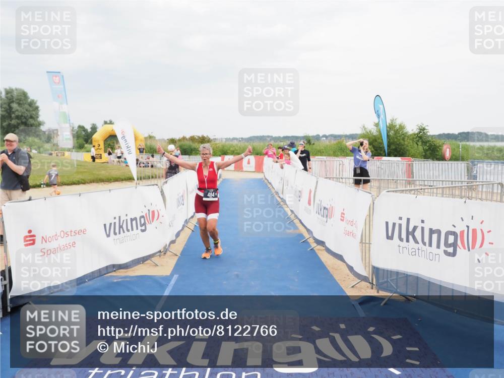 22.06.2025 - Viking Triathlon MichiJ http://msf.ph/oto/8122766 22.06.2025 17:07:24 Ziel 236, 484 meine-sportfotos.de