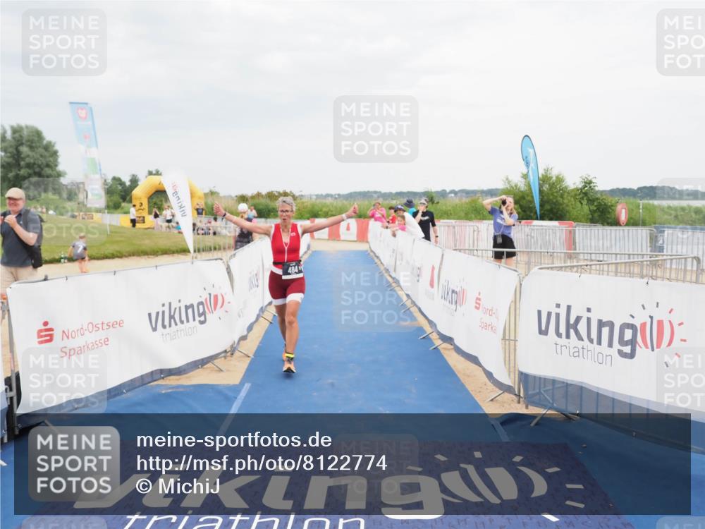 22.06.2025 - Viking Triathlon MichiJ http://msf.ph/oto/8122774 22.06.2025 17:07:24 Ziel 236, 484 meine-sportfotos.de