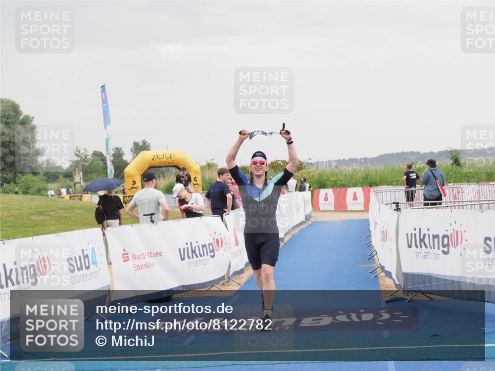 22.06.2025 - Viking Triathlon MichiJ http://msf.ph/oto/8122782 22.06.2025 16:38:29 Ziel 496 meine-sportfotos.de