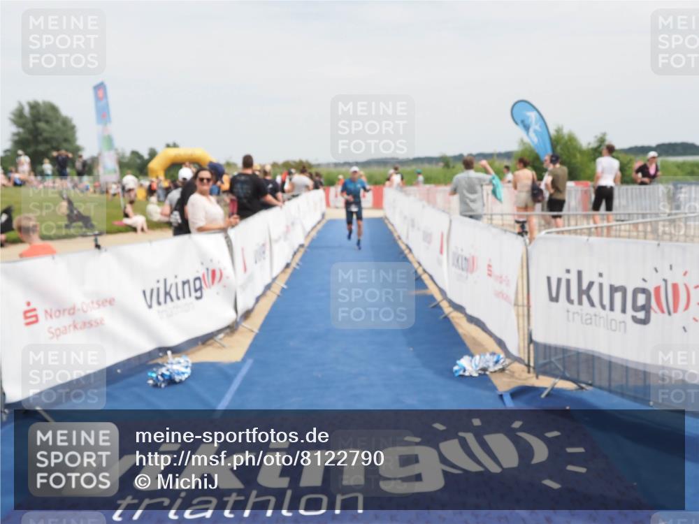 22.06.2025 - Viking Triathlon MichiJ http://msf.ph/oto/8122790 22.06.2025 15:13:53 Ziel 226 meine-sportfotos.de