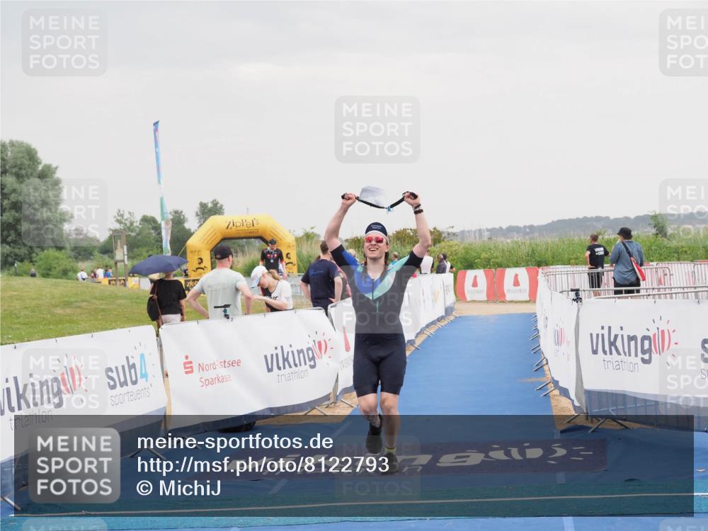 22.06.2025 - Viking Triathlon MichiJ http://msf.ph/oto/8122793 22.06.2025 16:38:29 Ziel 496 meine-sportfotos.de