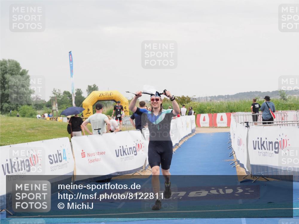22.06.2025 - Viking Triathlon MichiJ http://msf.ph/oto/8122811 22.06.2025 16:38:29 Ziel 496 meine-sportfotos.de