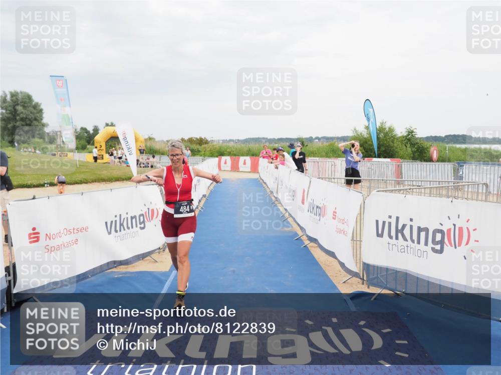 22.06.2025 - Viking Triathlon MichiJ http://msf.ph/oto/8122839 22.06.2025 17:07:25 Ziel 236, 484 meine-sportfotos.de