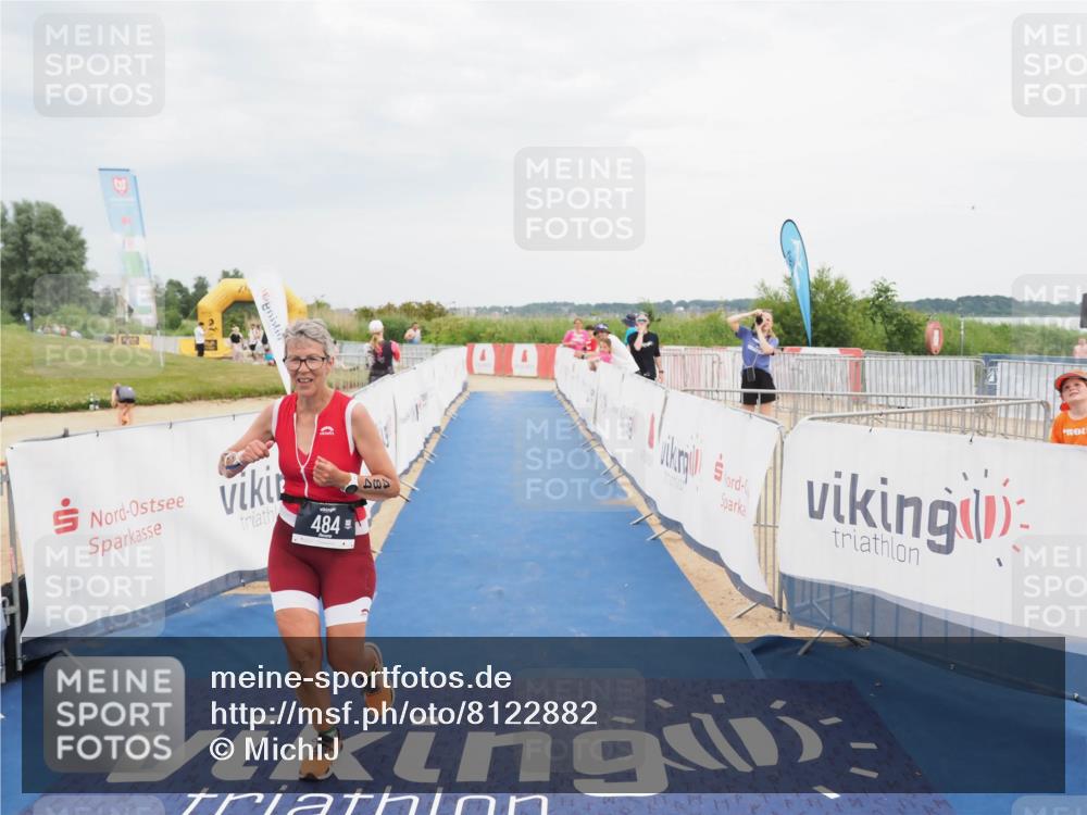 22.06.2025 - Viking Triathlon MichiJ http://msf.ph/oto/8122882 22.06.2025 17:07:26 Ziel 236, 484 meine-sportfotos.de