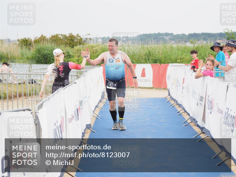 22.06.2025 - Viking Triathlon MichiJ http://msf.ph/oto/8123007 22.06.2025 17:07:35 Ziel 471 meine-sportfotos.de